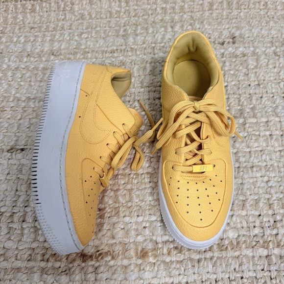 Nike Air Force 1 Sage Low Yellow Leather Platform Sneakers Womens 8 - Picture 2 of 11